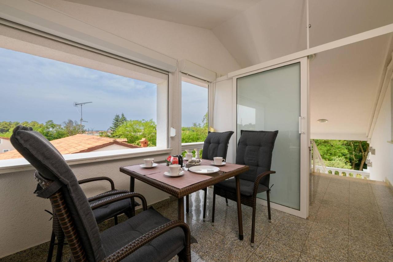 Apartments Somi Poreč Exteriör bild